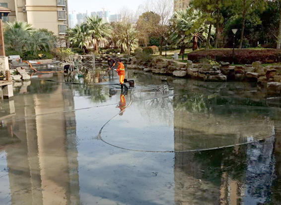 大英景观池淤泥清理