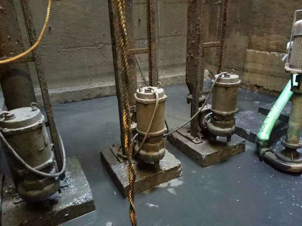 大英污水池清理