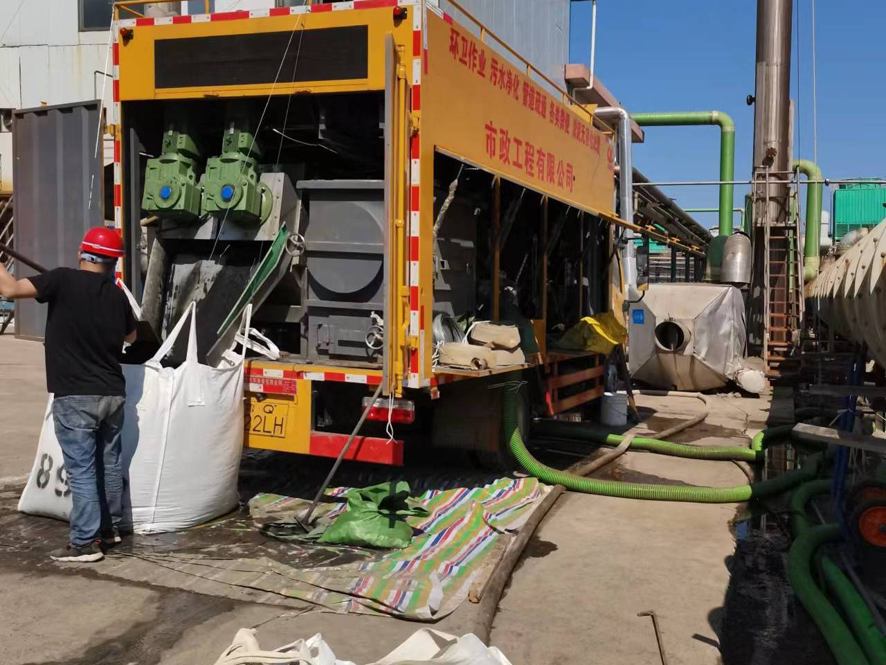 大英淤泥压干处理