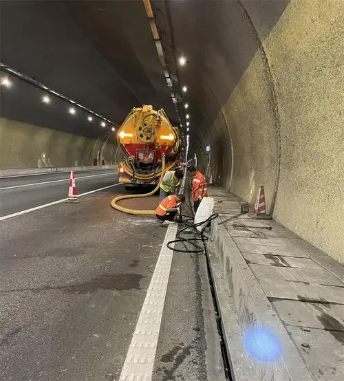 大英隧道排水渠清淤